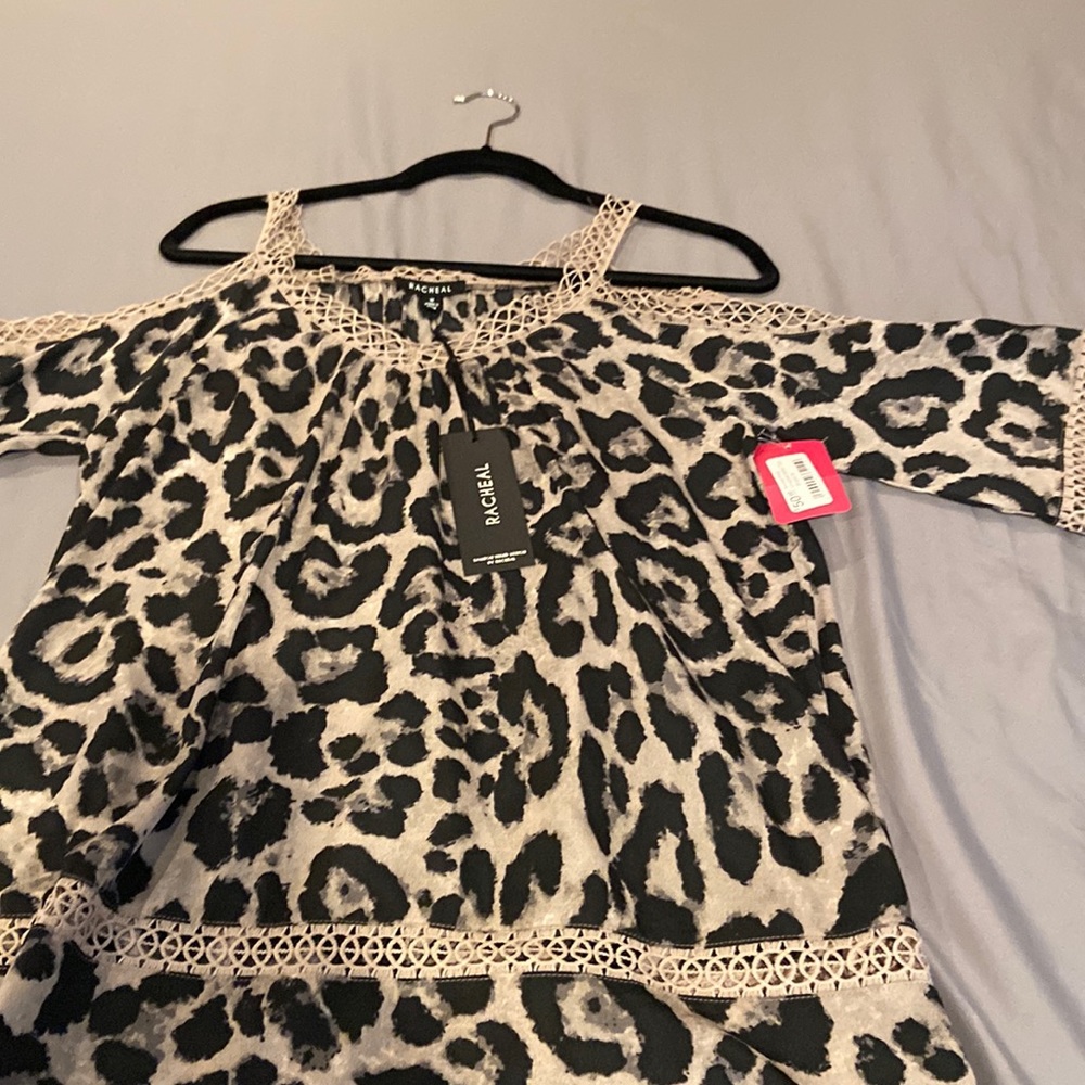 Rachel cold shoulder leopard woman top